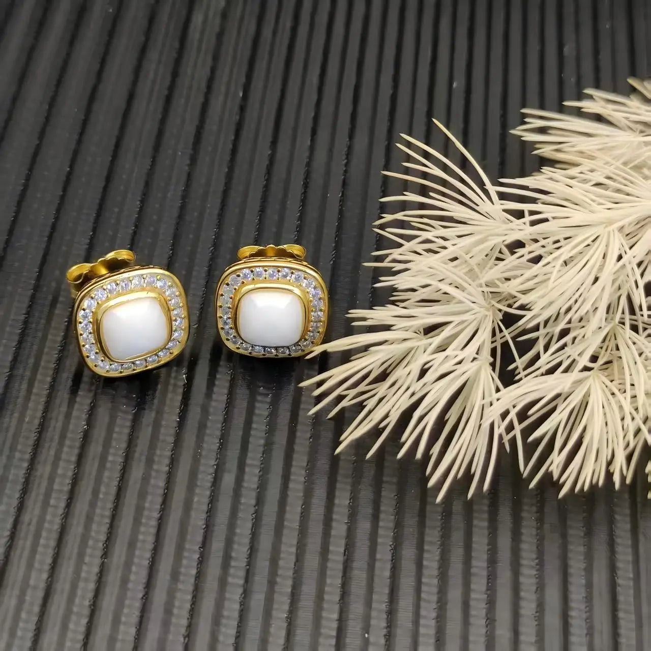 2025 New High-Quality Christmas Elegant and Simple Square Diamond Necklace and Earrings Set - Valentine's Day Gift