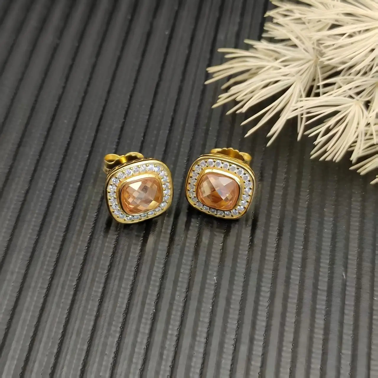 2025 New High-Quality Christmas Elegant and Simple Square Diamond Necklace and Earrings Set - Valentine's Day Gift