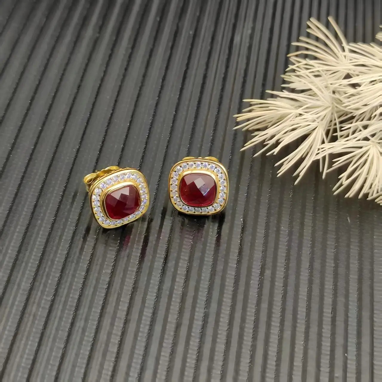 2025 New High-Quality Christmas Elegant and Simple Square Diamond Necklace and Earrings Set - Valentine's Day Gift