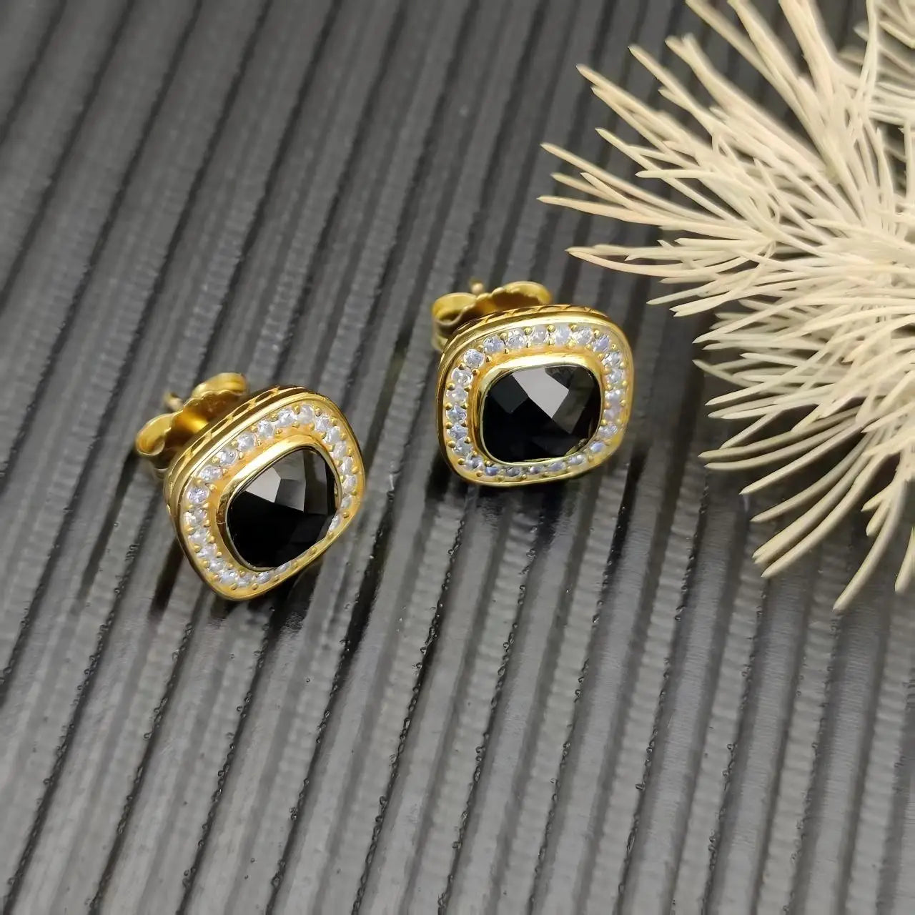 2025 New High-Quality Christmas Elegant and Simple Square Diamond Necklace and Earrings Set - Valentine's Day Gift