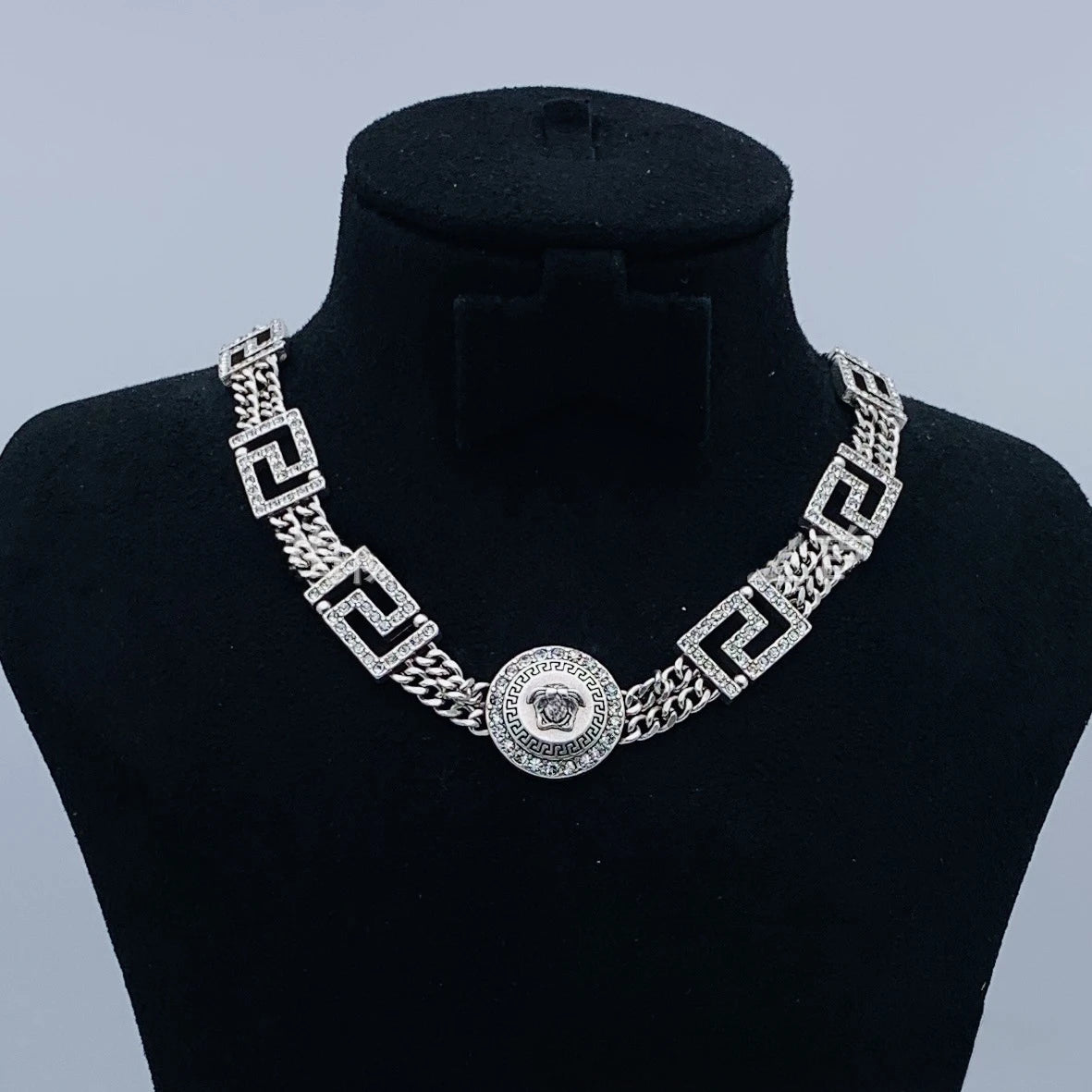 2025 New Necklace Colorful Gemstones with Paper Pattern Chain Shine Exquisite Luster Showing Noble and Elegant Temperament