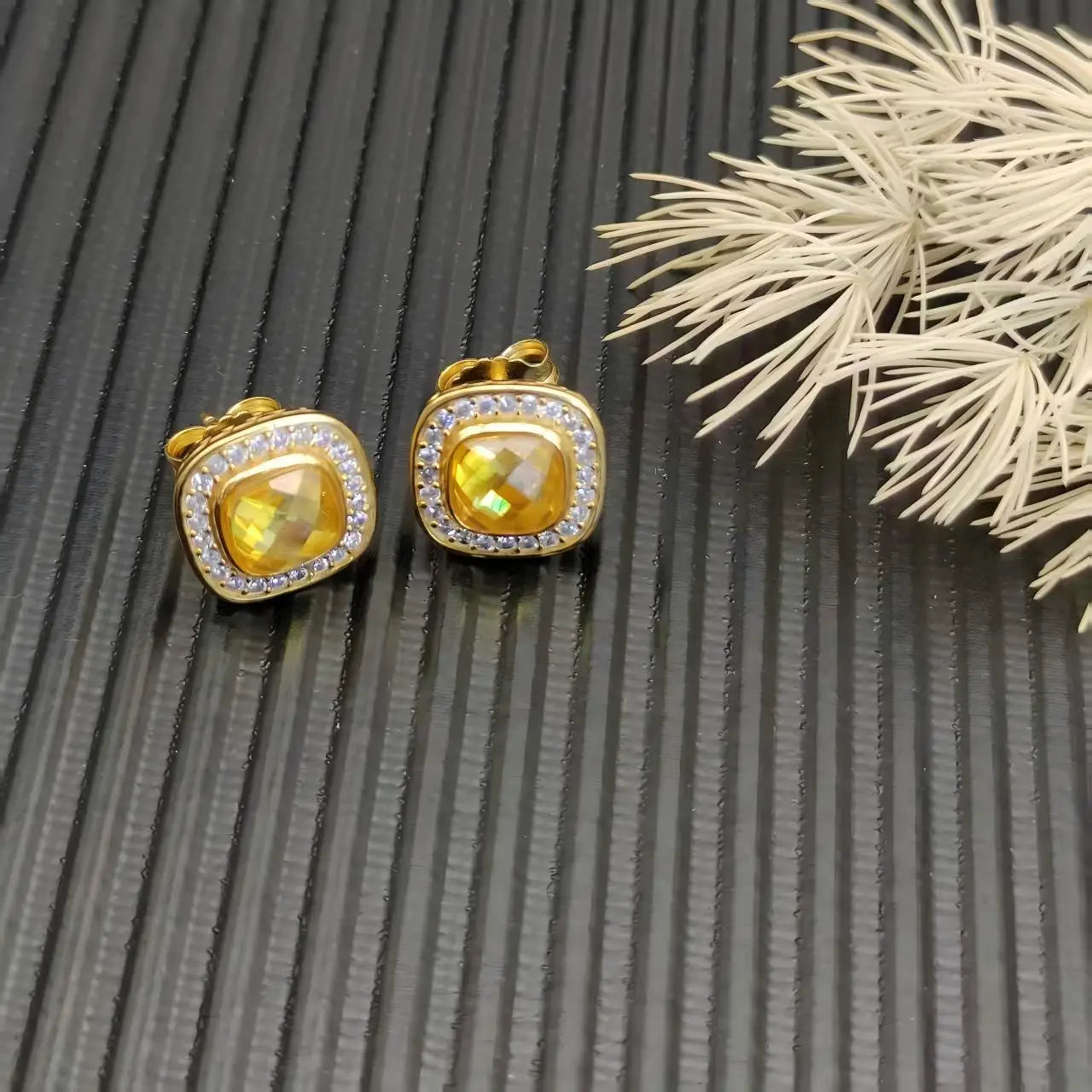 2025 New High-Quality Christmas Elegant and Simple Square Diamond Necklace and Earrings Set - Valentine's Day Gift